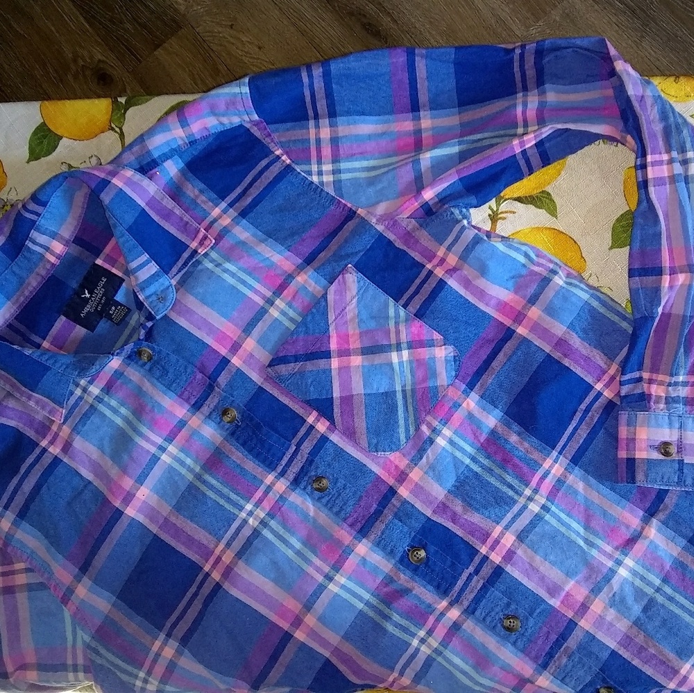 American Eagle thin plaid button down flannel